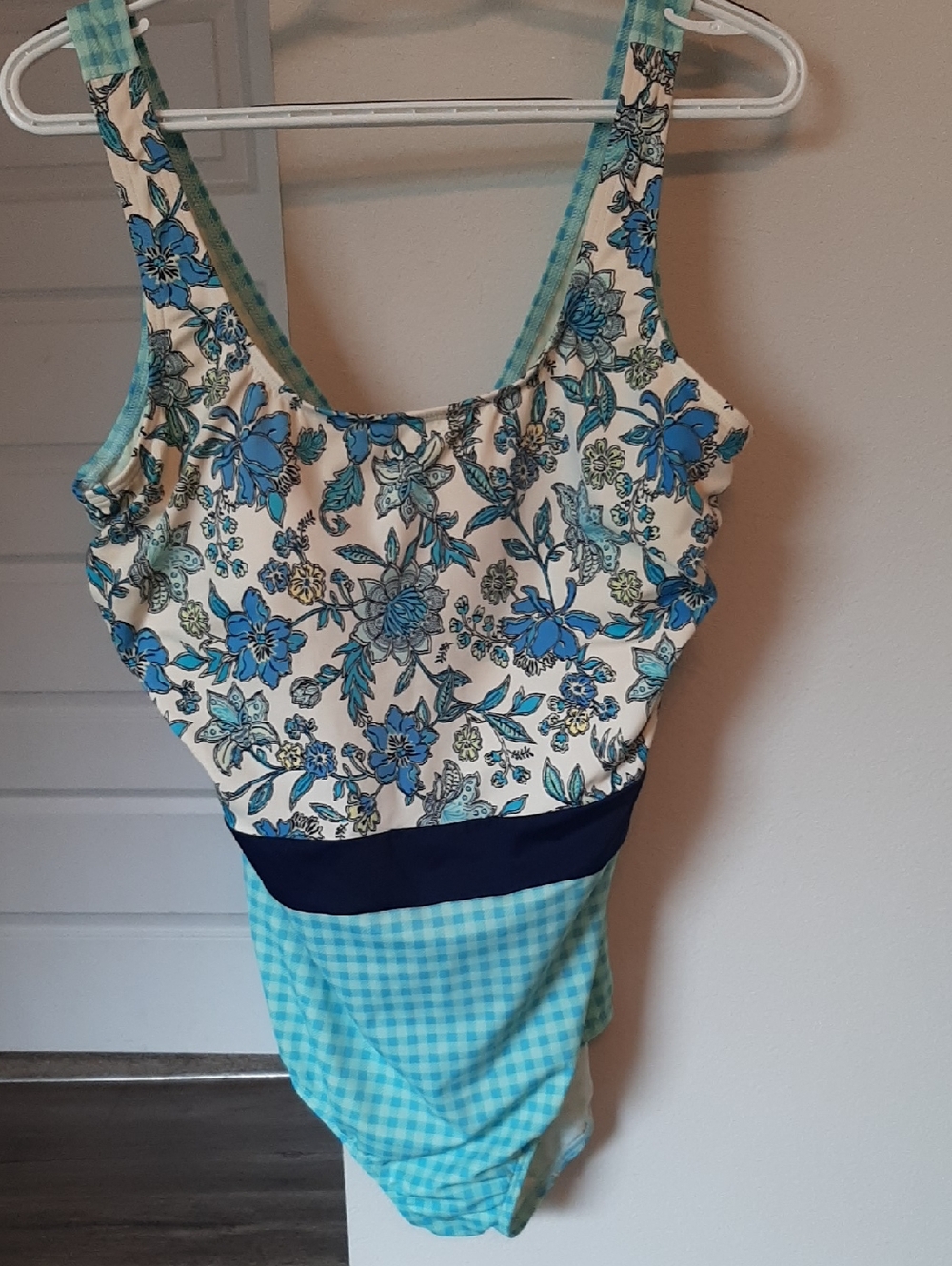 Lands' End Tugless Tank One Piece Swimsuit, New, Size 16